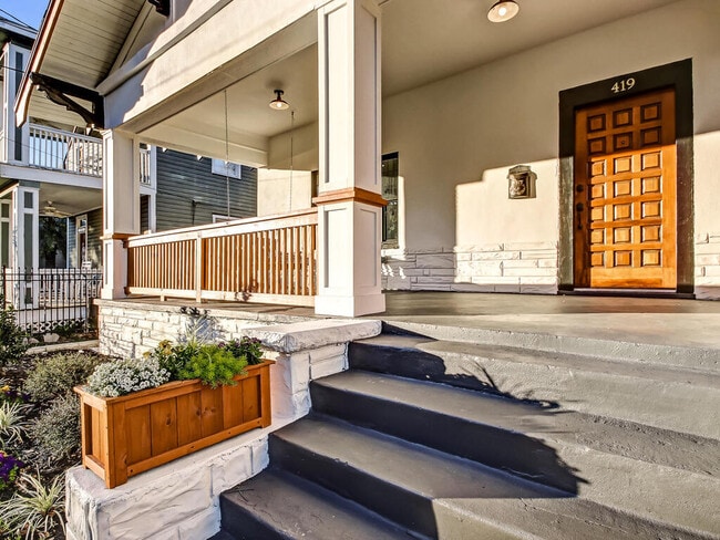 Building Photo - 419 E 3rd St