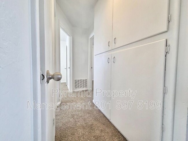 Building Photo - 1347 W 700 S