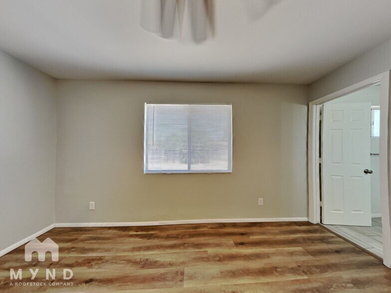 Building Photo - 11520 E Wier Ave
