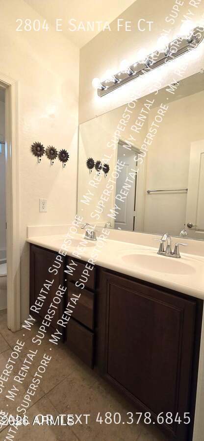 Building Photo - 2804 E Santa Fe Ct