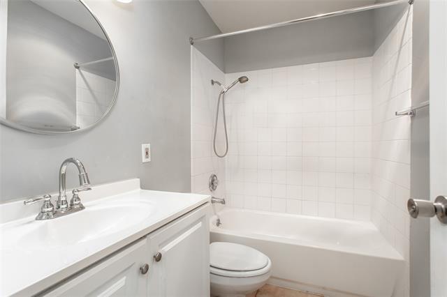 Building Photo - 2121 Travis Dr