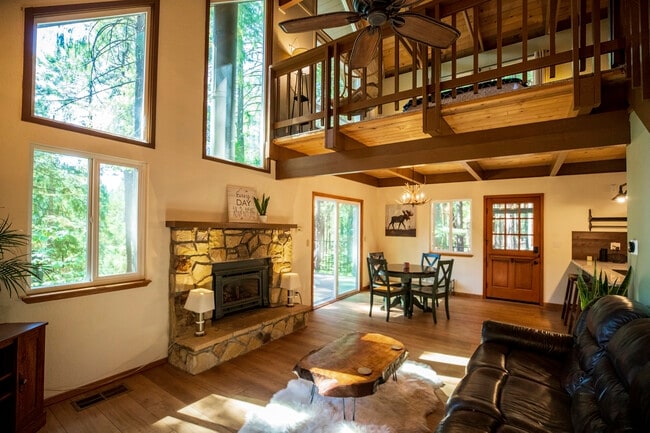 Building Photo - 6563 Onyx Trl