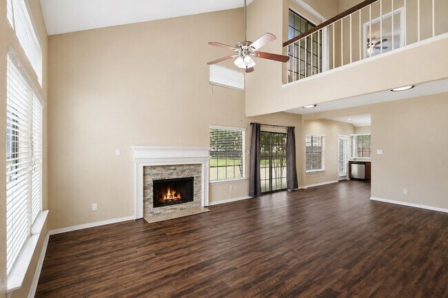 Building Photo - 608 Fiesta Cir