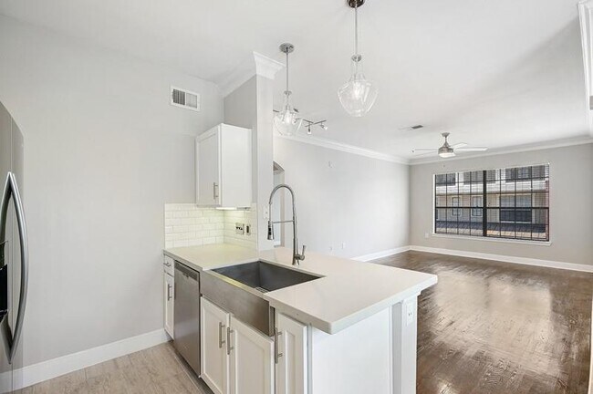 Building Photo - 15200 Memorial Dr
