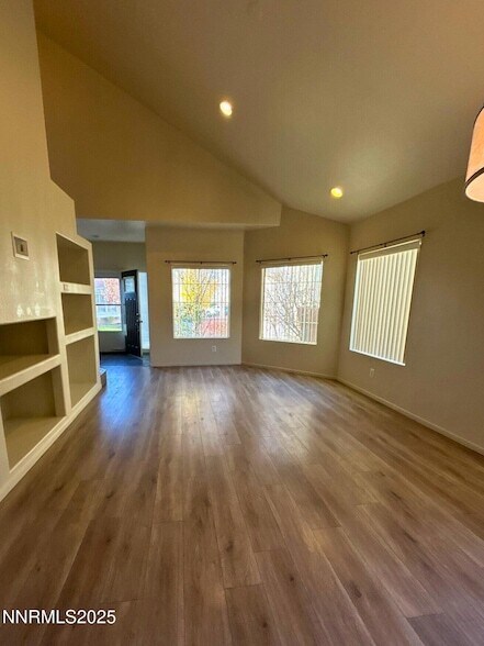 Building Photo - 5353 Desert Peach Dr