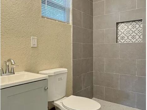 Building Photo - 1325 River St