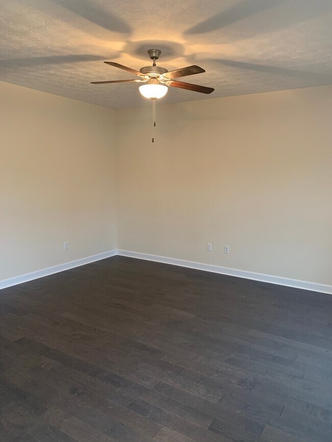 Building Photo - ***$500 Off First Months Rent*** Cedar Point Townhouse for Rent!
