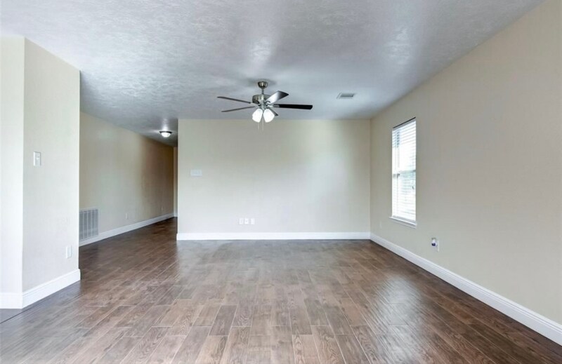 Building Photo - 16535 Burnell Oaks Ln