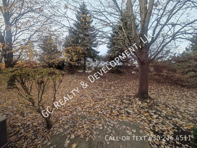 Building Photo - 3043 Kentshire Cir