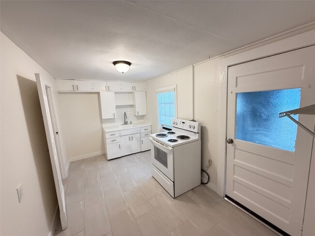Building Photo - 17119 TX-35