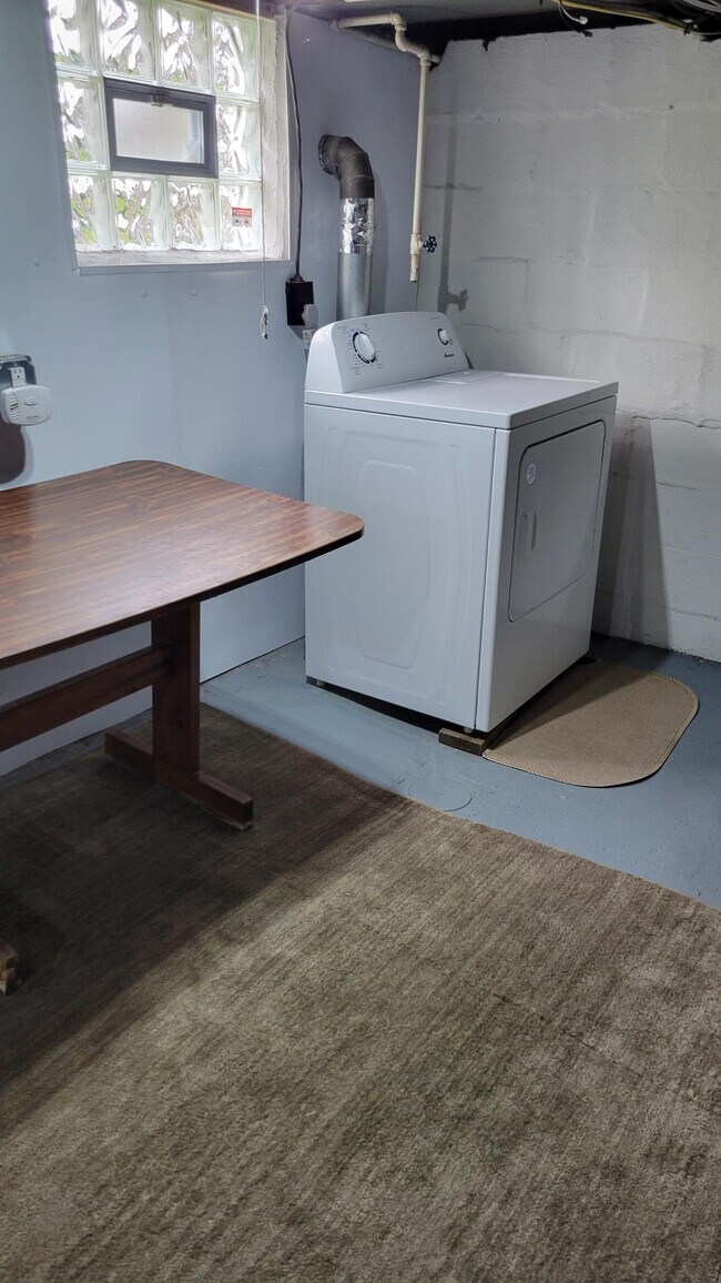 Building Photo - 145 Main St