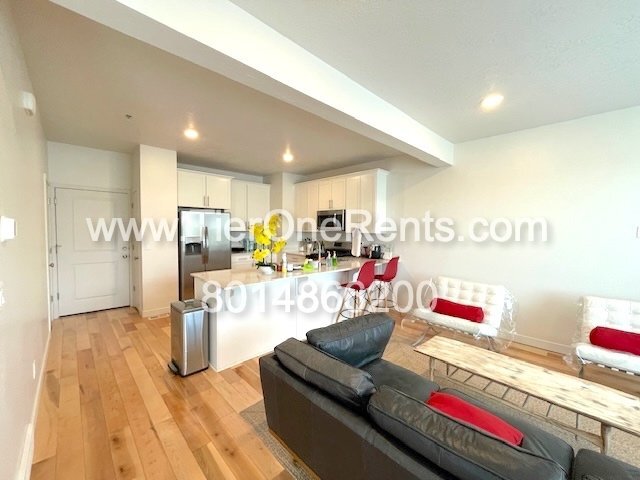 Building Photo - This property offers a NO DEPOSIT option a...