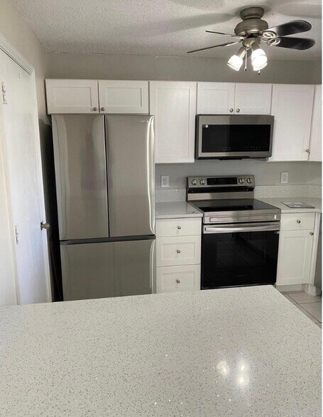 Building Photo - 2217 Discovery Cir W