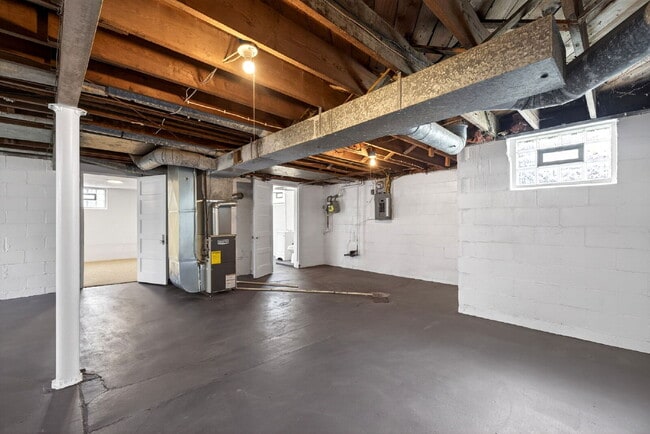 Building Photo - 1930 Stevens Ave