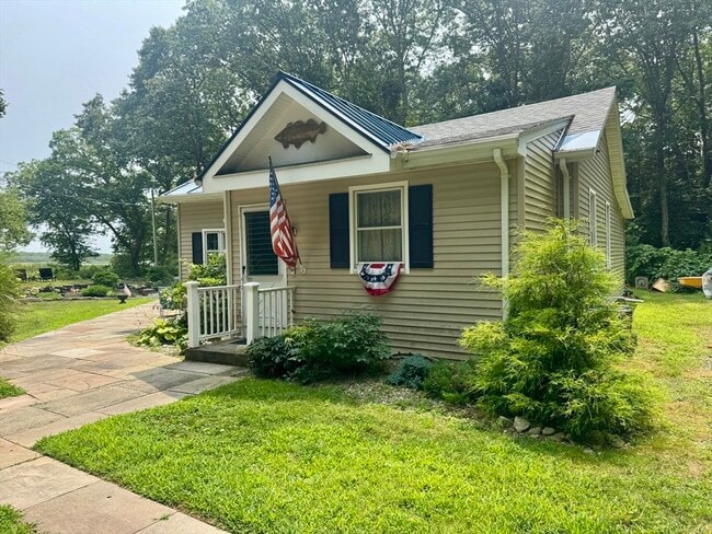 Building Photo - 18 Meadowbrook Ln