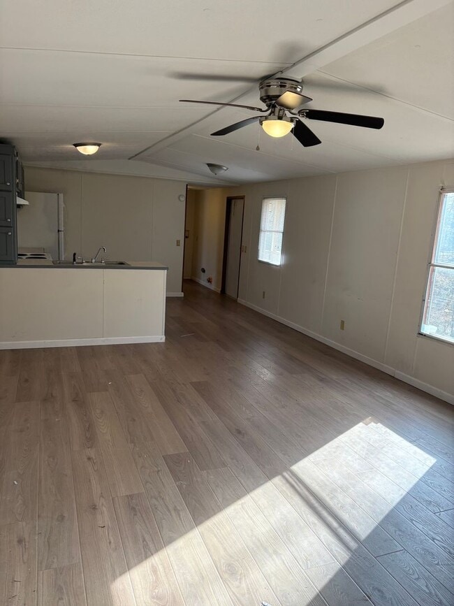 Building Photo - 2 Bedroom 1 Bath Mobile Home