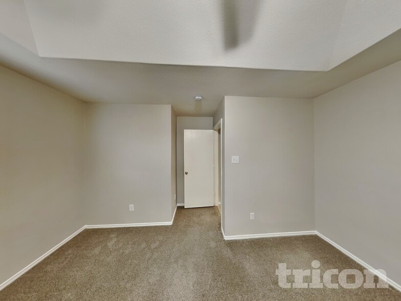 Building Photo - 2311 Shady Birch Dr