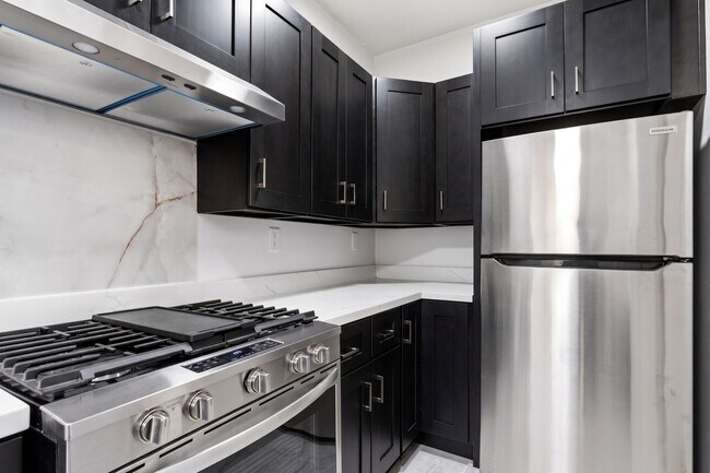 Building Photo - Freshly Renovated 1 Bed, 1 Bath Oakland Home with In-Unit Laundry