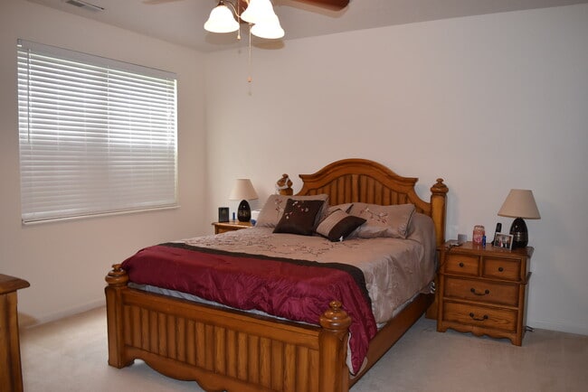 Building Photo - 3889 Thorngate Dr