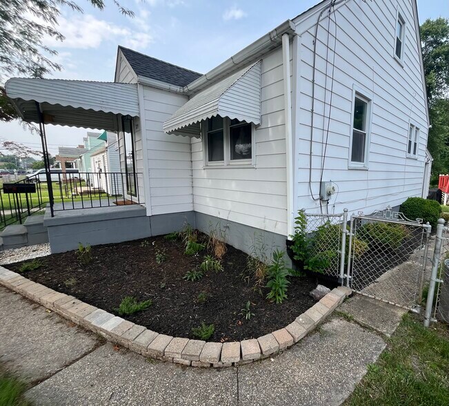 Building Photo - 329 Margaret Ave