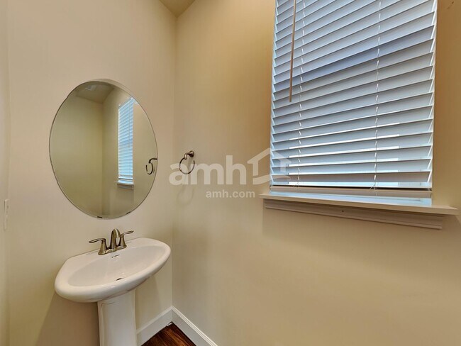 Building Photo - 2337 Surry Way