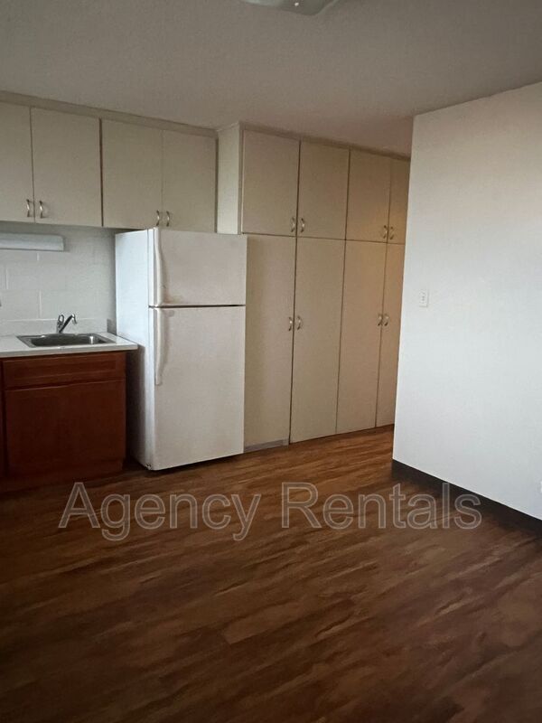 Building Photo - 425 N Kuakini St