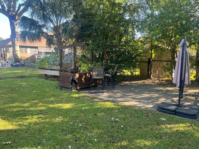 Building Photo - Available now. FULLY RENOVATED 2BR/1 BA Ho...