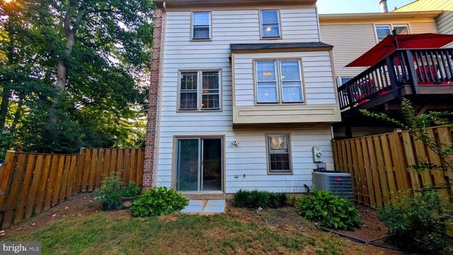 Building Photo - 5612 Sutherland Ct