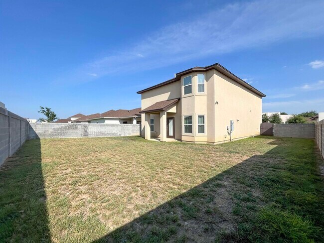 Building Photo - 218 John Irving Dr