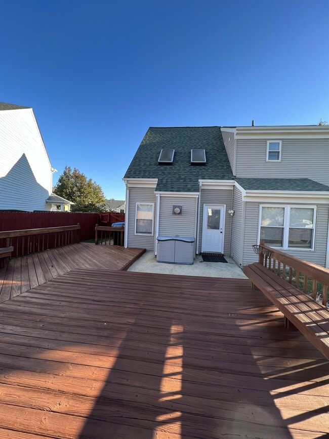 Building Photo - 3701 Castlewood Dr