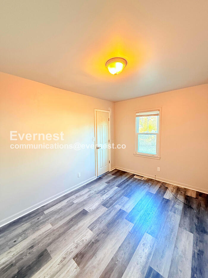 Building Photo - 19148 Hilton Dr