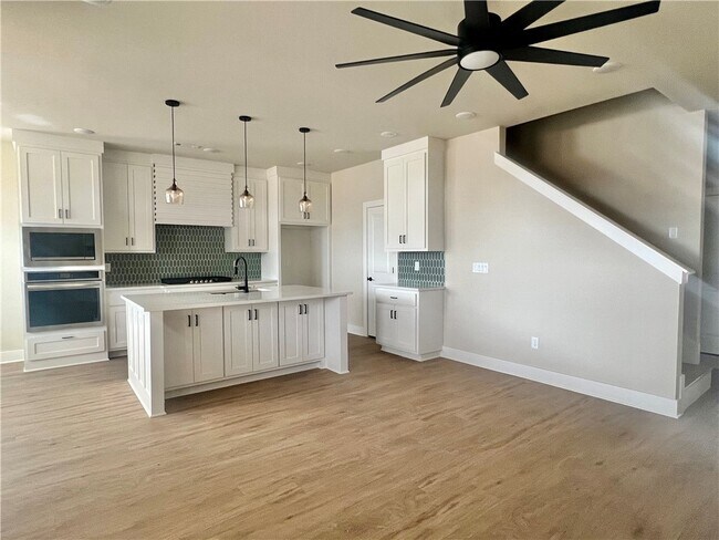 Building Photo - 970 Moksha St