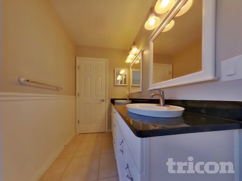 Building Photo - 3223 Lake Twylo Rd