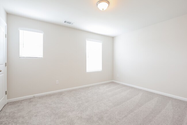Building Photo - 161 Evvalane Dr