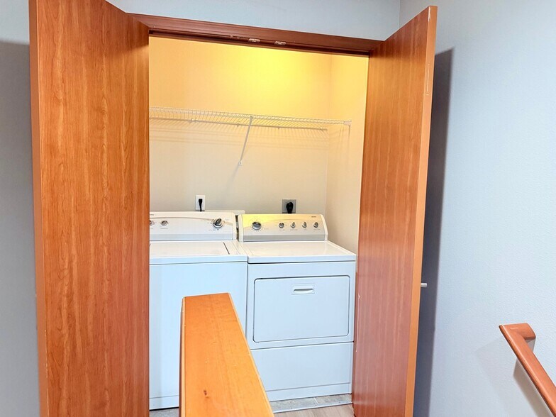 Building Photo - 4337 S Cedar St