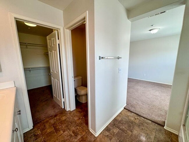 Building Photo - 3 bedroom Murrieta Condo in the gated Will...