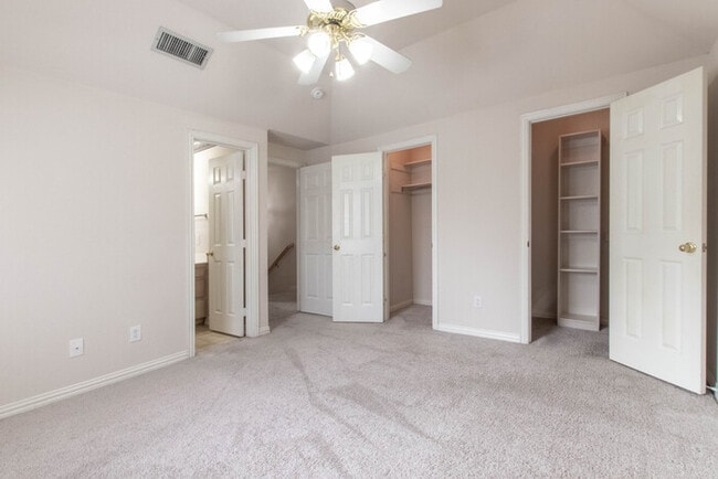 Building Photo - Withers Place Townhome!!