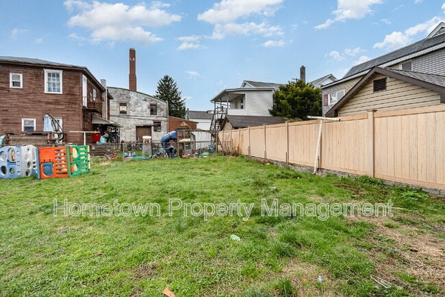 Building Photo - 606 North St