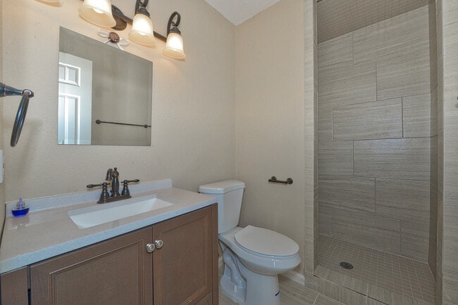 Building Photo - Beautifully remodeled 3 bed - 2 bath in Ki...