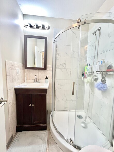 Building Photo - 61 Wait St