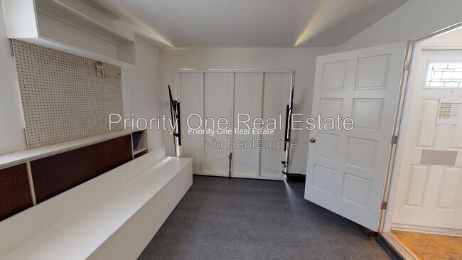 Building Photo - 4476 33rd Pl