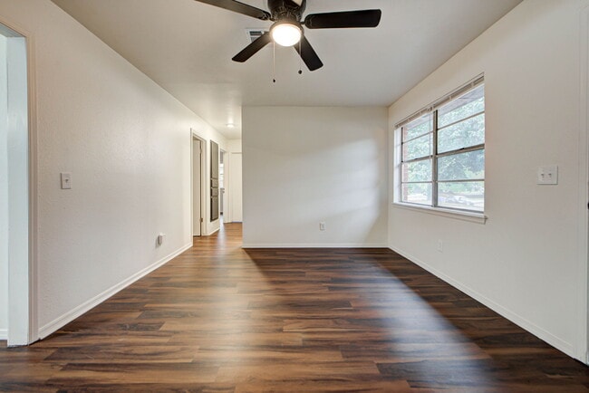 Building Photo - 1333 E Brooks St