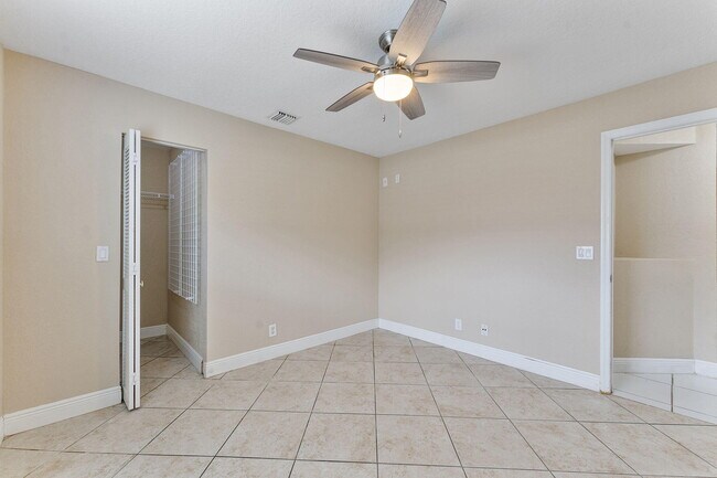Building Photo - 4868 Kensington Cir