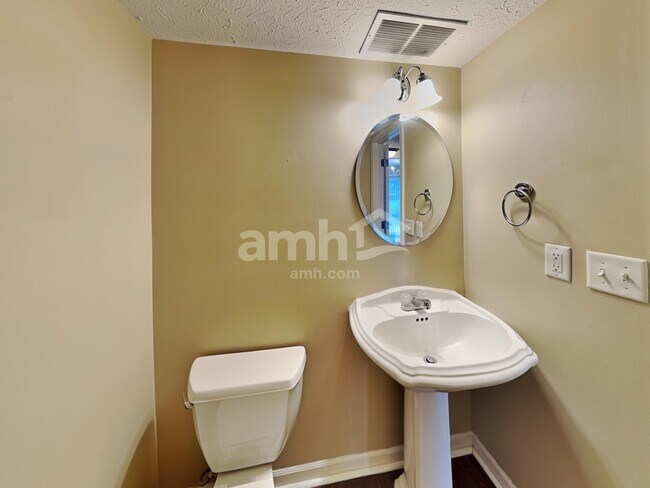 Building Photo - 1777 Woodstock Dr