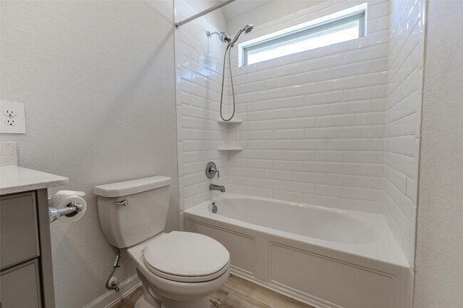 Building Photo - 2123 Rosewood Pnes Ln