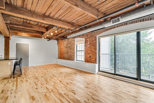 Building Photo - 210 Broadway