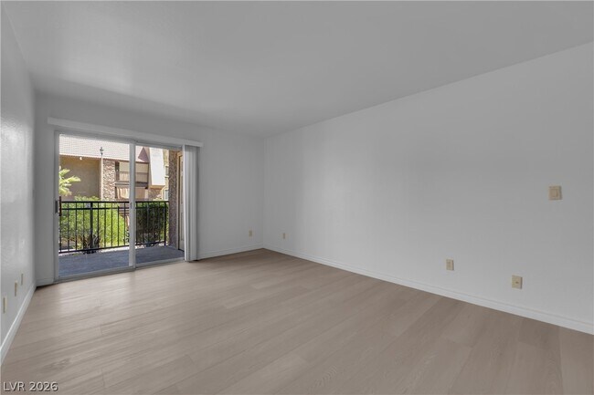 Building Photo - 5295 Indian River Dr
