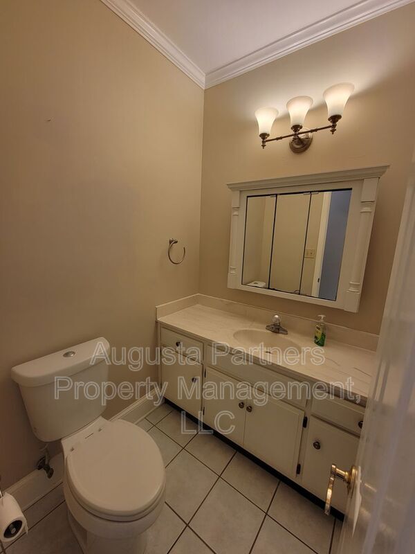 Building Photo - 650 Woodstone Way