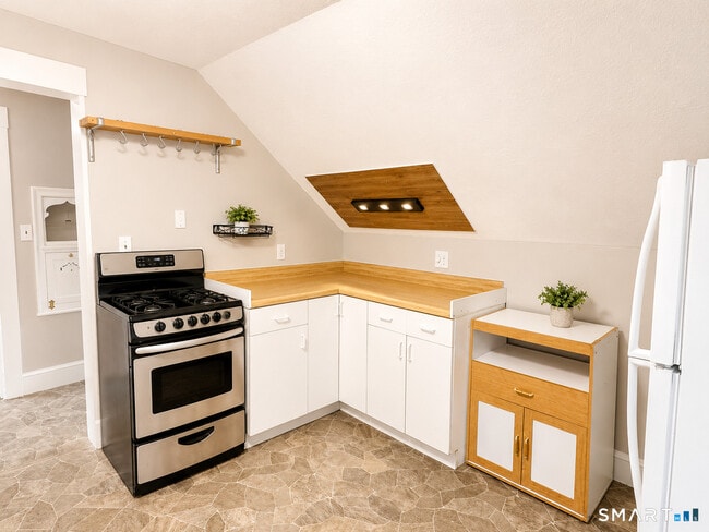 Building Photo - 386 Brightwood Ave