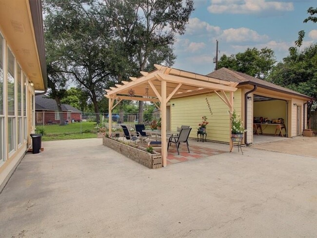 Building Photo - 8422 Tavenor Ln